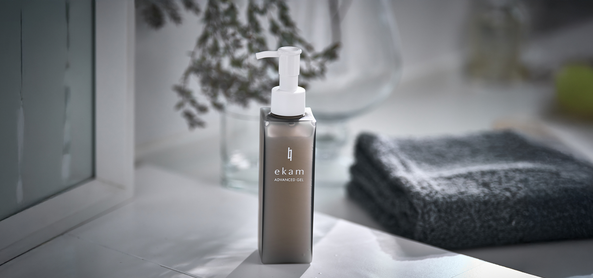 ekam 伊肯 進階全效凝露 主視覺圖